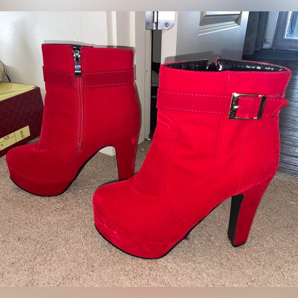 Absolutely Fierce Pair of Red Velvet-like Boots Size 38 (7.5 US) - Picture 6 of 6